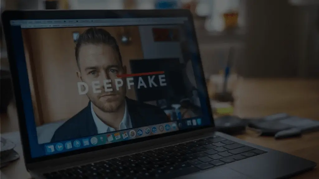 컴퓨터 화면에 사람 이미지